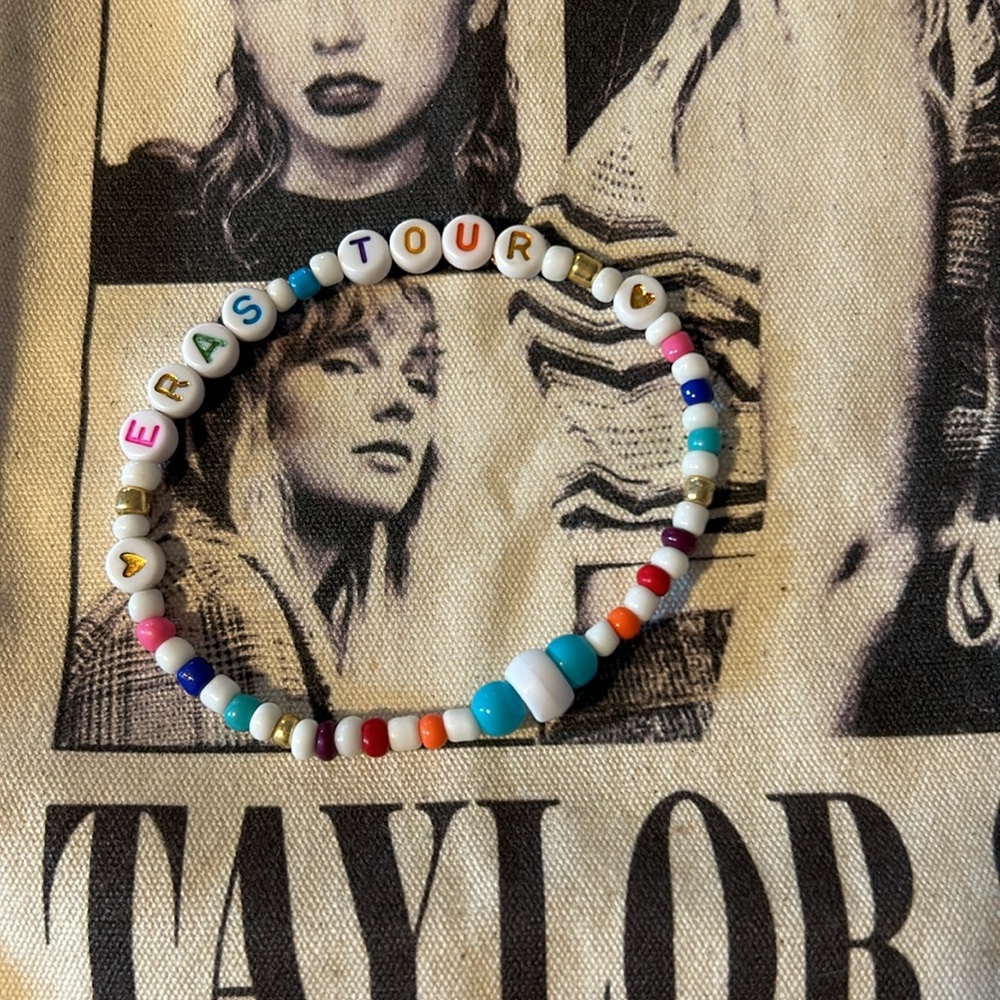 New Taylor Swift VIP tote from Swedish show + friendship bracelet - Picture 2 of 4